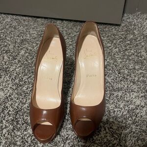 Size 38 Christian Louboutin Pumps!